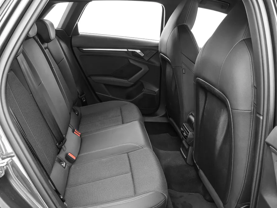 Audi A3 Sportback 35 TFSI 150pk S-Tronic S Edition · Camera · Apple/Android Car Play · Stoelverwarming · Parkeer assistent · Sportstoelen · Garantie t/m 13-06-2027 of 100.000km