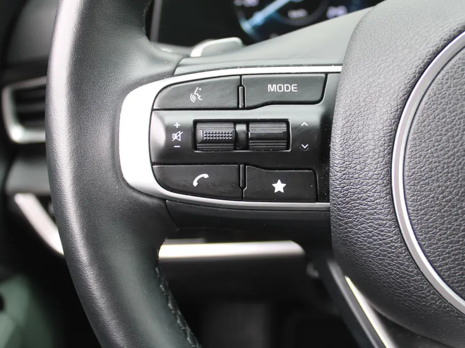 Kia Sportage 1.6 T-GDi Hybrid Dark Edition | Stuur-/stoelverwarming v+a | Camera | Elek. stoelverstelling | 18' LM | Cruise adapt. | Navi | Clima | Half leer/suède |