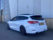 Ford Focus 2.3 EcoBoost ST-3 Performance 280 pk Performance Pack - Recaro Sportstoelen - Panoramadak - Adaptieve LED verlichting Trekhaak