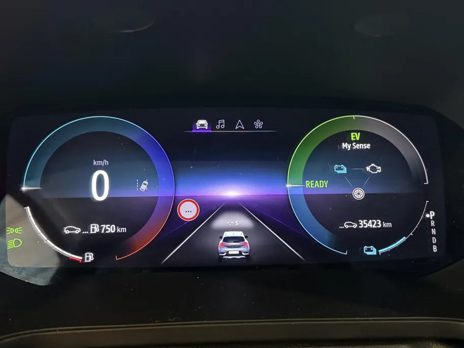 Renault Captur 145PK E-Tech Hybrid Intens Automaat | Camera | Parkeersensoren | Apple Carplay/Android Auto | Navigatie | Climate Control | Cruise Control | Lichtmetalen Velgen | Licht & Regensensor |