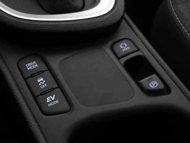 Toyota Yaris Cross 1.5 Hybrid Dynamic Trekhaak | Stoel en stuurverwarming | Parkeersensoren