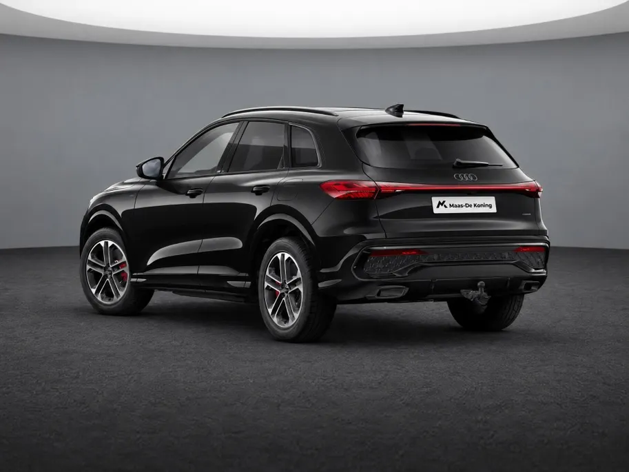 Audi Q5 e-hybrid quattro S edition Competition 367 PK · Tech pro · Glazen panoramadak · B&O premium 3D