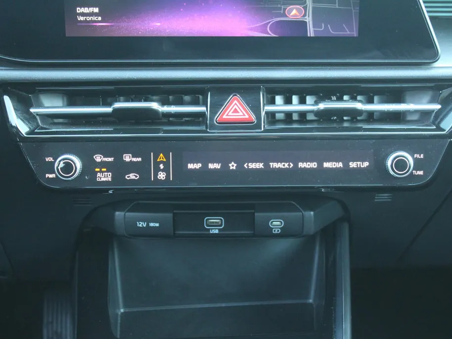 Kia Niro 1.6 GDi Hybrid DynamicPlusLine | Schuif-/kanteldak | Stuur-/stoelverwarming | Cruise adapt. | Camera | HUD | LED | Clima | 16' LM | Navi |