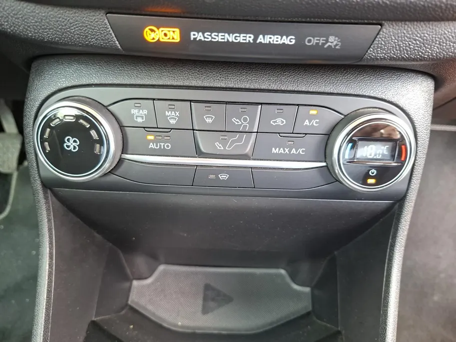 Ford Fiesta 1.0 EcoBoost Titanium | Dealeronderhouden | First edition pack | Adaptieve cruise control | Voorruitverwarming | Parkeer sensoren