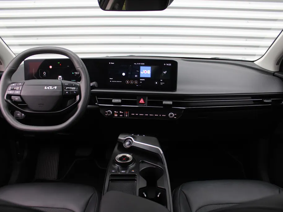 Kia EV6 Light Edition 63 kWh | Stuur-/stoelverwarming | Camera | 19' LM | LED | Adap. Cruise | Clima | Draadloze telefoonlader | 17% bijtelling |