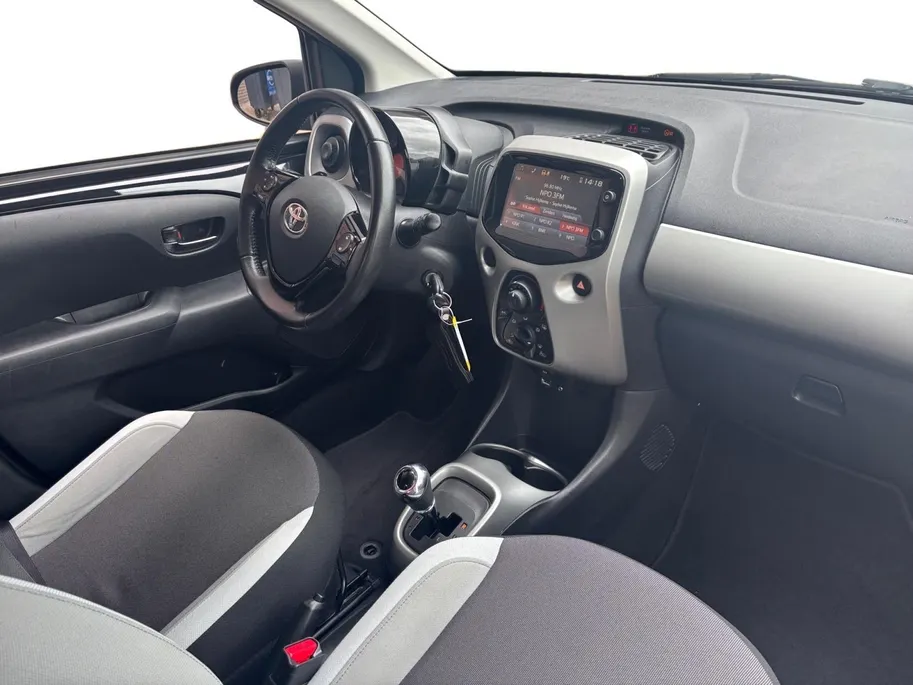 Toyota Aygo 1.0 VVT-i x-play | Airco | Achteruitrijcamera | Apple carplay / Android auto |
