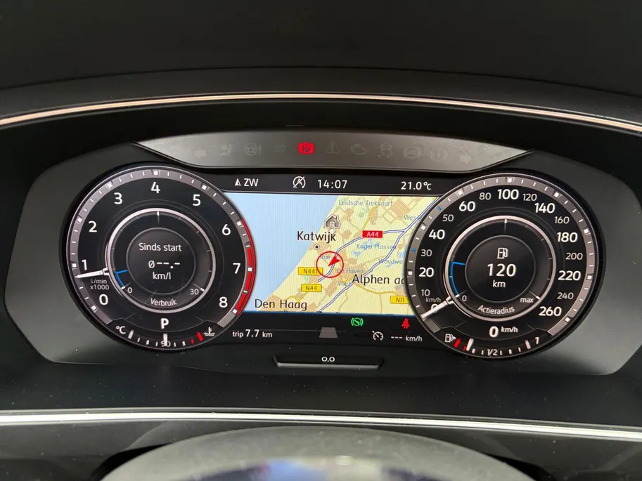 Volkswagen Tiguan Allspace 1.4 TSI Highline 7p. *Automaat*Navi*Schuif/kanteldak*Climate Control*Trekhaak*Stoelverwarming*Lederen bekleding*Parkeerhulp*Elekt. Achterklep*Vol opties!