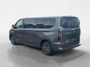 Ford Tourneo Custom 340 L2 Titanium 2.5 PHEV 233 pk | 9-persoons | TE BESTELLEN | Dual-zone airco | Inklapbare trekhaak | Cruise control | Verwarmd stuurwiel | Dubbele schuifdeuren met uitzetruiten | 17' LM velgen