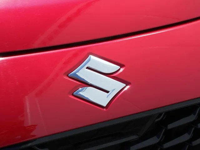Suzuki Swift 1.2 Style Smart Hybrid Automaat | € 2200,- DEALERKORTING! | Snel Rijden!