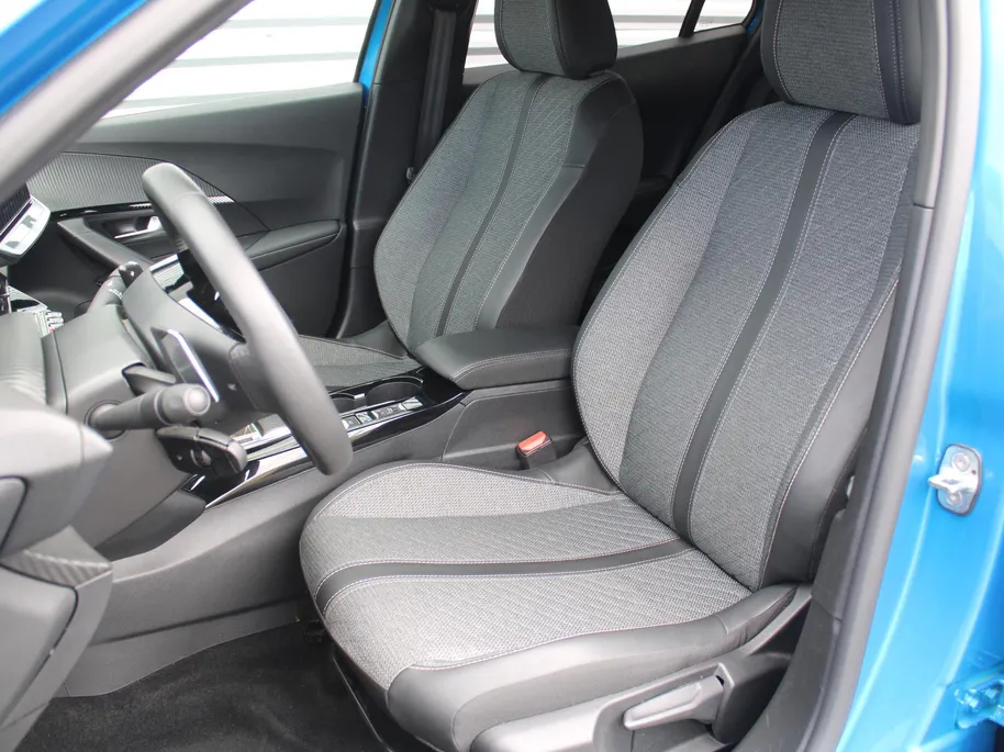 Peugeot 2008 1.2 PureTech 130 Allure | Automaat | Camera | Clima | Cruise | Navi | 17' LM | LED | Apple Carplay/Android Auto |