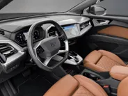 Audi Q4 e-tron 40 Advanced edition 204pk 77 kWh · Leder · Trekhaak · Camera + Parkeersensoren · Apple/Android Car Play · Stoelverwarming ·