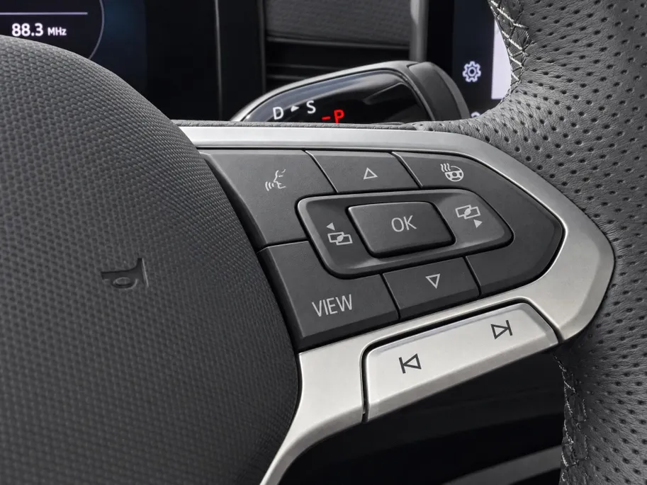 Volkswagen T-Roc 1.5 eTsi 150pk DSG R-Line First Edition · Camera · Apple/Android Car Play · Stoelverwarming · Alarm · Elek. Achterklep · P-Sensoren · IQ.Light · Garantie t/m 12-01-2028