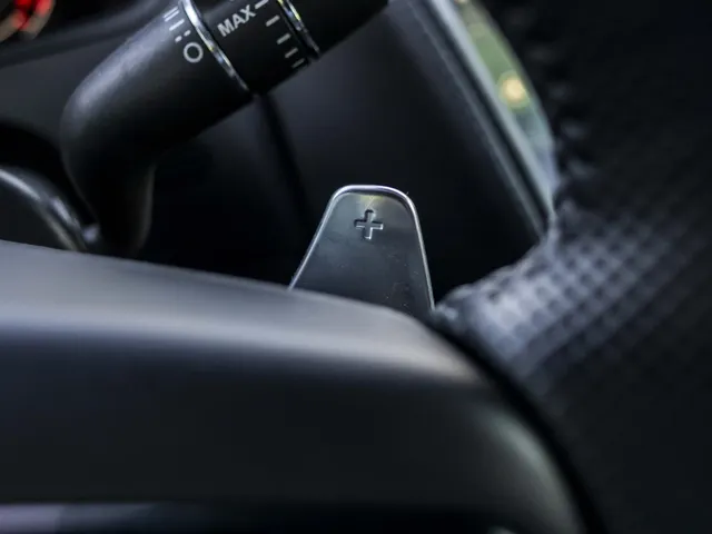 Jaguar F-TYPE P575 AWD R 75