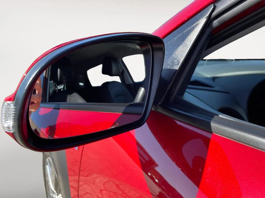 Hyundai Kona EV Premium 64 kWh | LAGE KM STAND! | Leder | Stoel- stuurverwarming | Navi