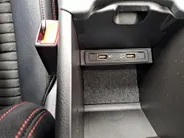 Mercedes-Benz GLA 180 Business Solution AMG AUTOMAAT | Trekhaak | Schuif/kanteldak | Navigatie | Camera | AMG-styling | Climate | Sensoren | Apple Carplay/Android Auto | Cruise | Stoelverwarming