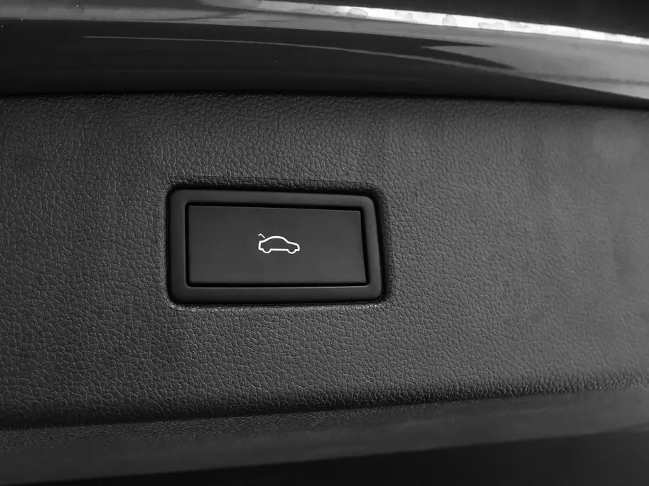 Volkswagen Tiguan 1.4 TSI 245pk eHybrid Elegance · Panoramadak · Camera · P-Sensoren · Dodehoek Detectie · 19'' Inch ·