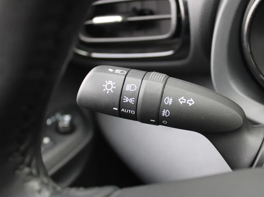 Mazda 2 Hybrid 1.5 Agile | Comfort pakket | 15' LM | Stoelverwarming | Apple Carplay / Android Auto |