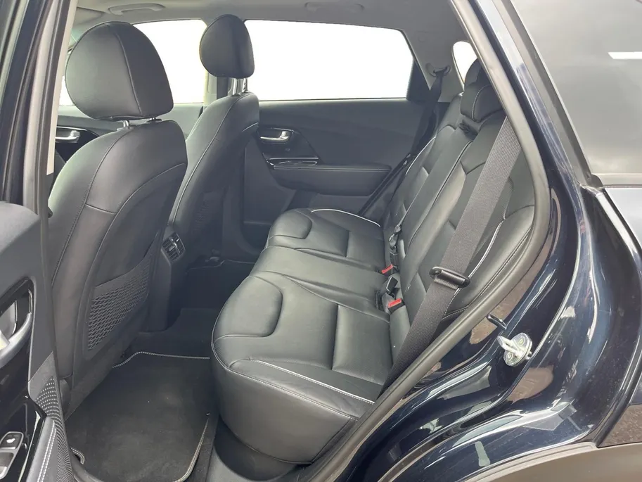 Kia e-Niro ExecutiveLine 64 kWh | Lederen bekleding | Elektrische stoelverstelling | JBL Audio systeem | Stoelventilatie
