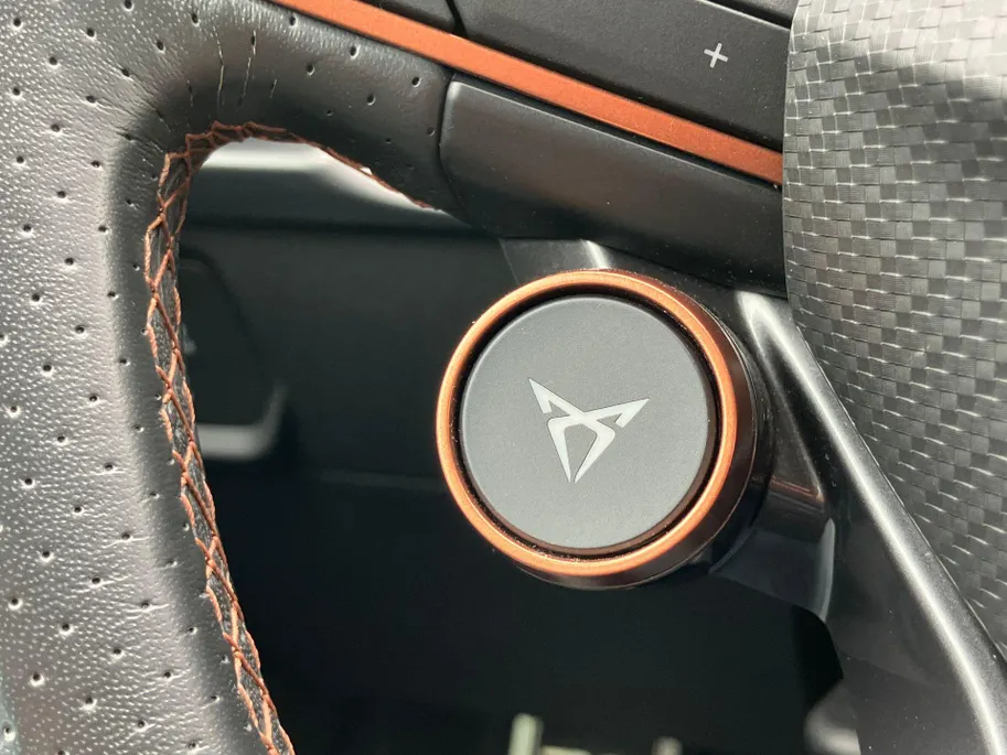CUPRA Leon 1.4e-Hybrid 180kW/245PK VZ · Leder kuipstoelen · Panoramadak · Navigatie · Camera · Dodehoeksensoren ·