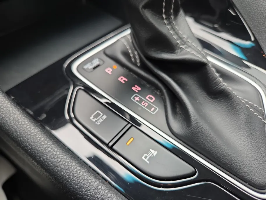 Kia Niro 1.6i Hybrid DynamicPlusLine Dealer onderhouden | Trekhaak | Stoel/stuurverwarming | Dodehoek detectie | Leder | Camera | Carplay & Android | Cruise Control Adaptief | Fabrieksgarantie t/m 23-9-2027 | NAP