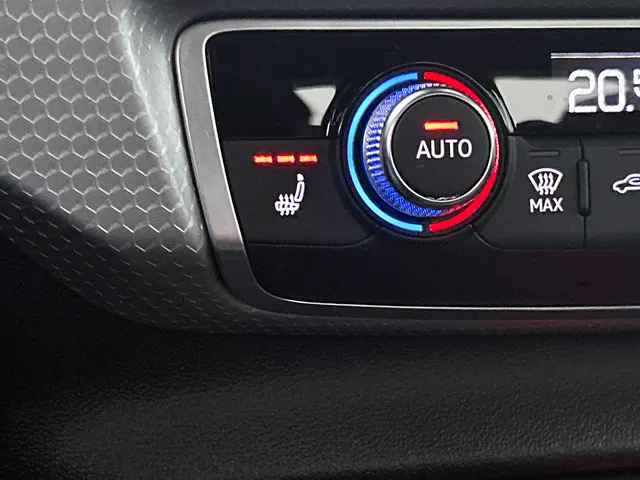 Audi A1 Sportback 30 TFSI S Line edition one | NAVI | STOELVERWARMING | CLIMAT CONTROL | PARKEER SENSOREN V+A