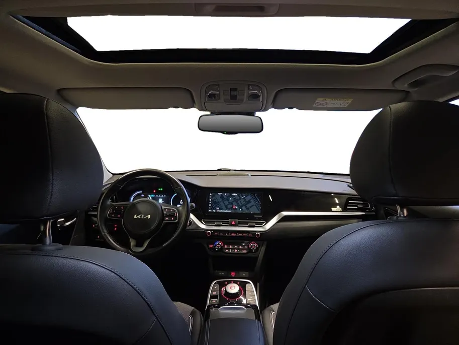 Kia e-Niro DynamicPlusLine 64 kWh | 1e Eigenaar | Accu 100% | Dealer onderhouden | Cruise Control Adaptief | Schuif/Kantel dak | Stoelverwarming | Apple Carplay/Android Auto | Camera | Fabrieksgarantie | NAP