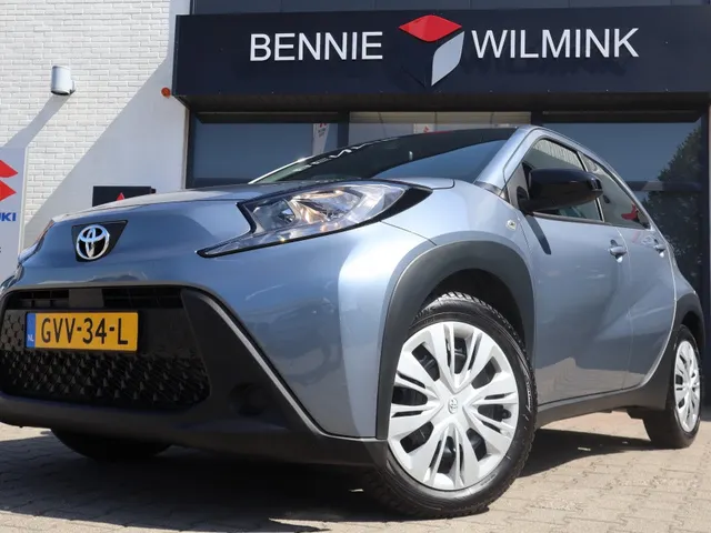 Toyota Aygo X 1.0 VVT-i MT Play Allseason banden | Armsteun