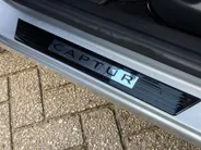 Renault Captur 1.3 TCe Intens | Winterset + Zomerset | Trekhaak | Automaat | Camera | Keyless | LED | Dodehoek | Bluetooth | Navi | Lichtmetalen Velgen | 1 Jaar Bovag Garantie |