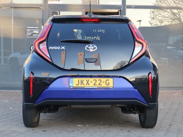 Toyota Aygo X 1.0 CVT Pulse Bi-tone Automaat | AllSeasons | Stoelverwarming