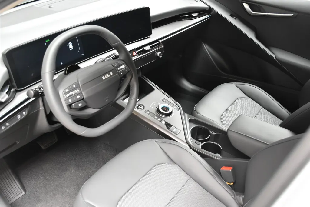 Kia Niro 1.6 GDi Hybrid 138pk DCT6 DynamicLine Direct leverbaar!