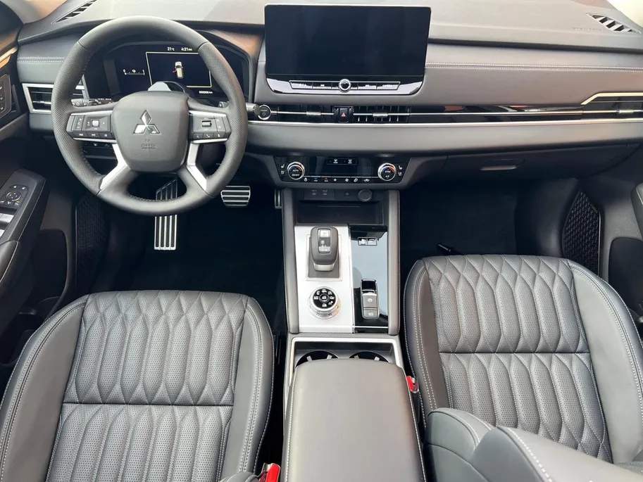 Mitsubishi Outlander 2.4 PHEV Instyle € 5.000 euro korting eigen voorraad| 8 jaar garantie| Snel leverbaar | Totaalprijs op is op.m26