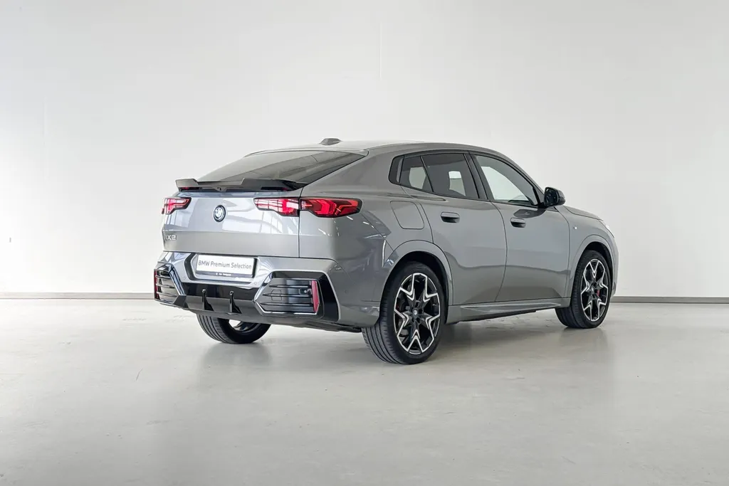 BMW iX2 eDrive20 67 kWh