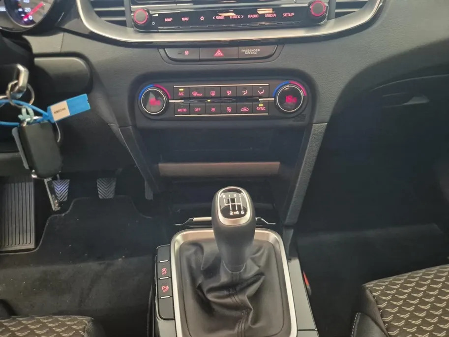 Kia XCeed 1.5 T-GDI MHEV DynamicLine | Cruise Control | Climate Control | Camera | Navigatie | 18 Inch Velgen |