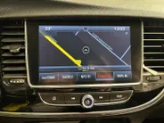 Opel Mokka X 1.4 Turbo 120 Jaar Edition | All-Seasonbanden | Apple Carplay / Android Auto | Parkeersensoren Voor + Achter | Camera Achter | Lichtsensor | Cruise Control | 17' Lichtmetalen Velgen