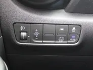 Hyundai Kona 1.6 GDI HEV Comfort | Trekhaak | Camera | 16' LM | Cruise adapt. | Navi | Apple Carplay/Android Auto | Clima | All seasons |