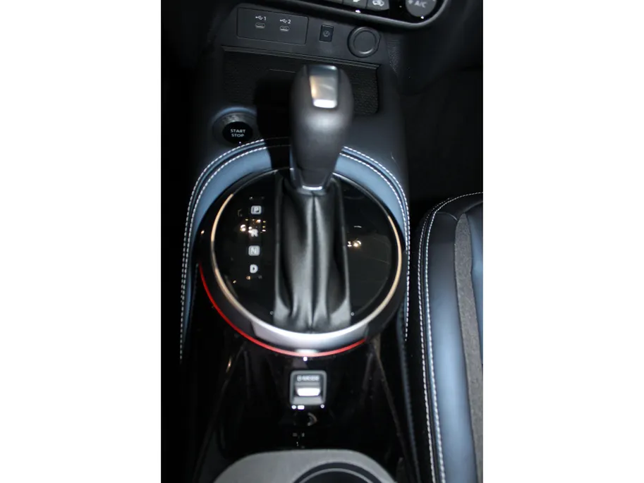 Nissan Juke 1.6 Hybrid Pulse | Bose audio | 360grd camera | Dodehoeksensoren| Lederen bekleding | Apple carplay & Androidauto | Pro-pilot | Stuur-, en Stoel- en voorruitverwarming |
