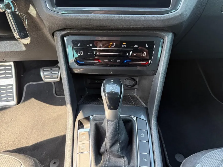 Volkswagen Tiguan 1.5 TSI R-Line Business+ | Automaat | Cruise Control | Climate Control | Digital Dashboard | Stoelverwarming | Stuurverwarming | Navigatie | Parkeersensoren |