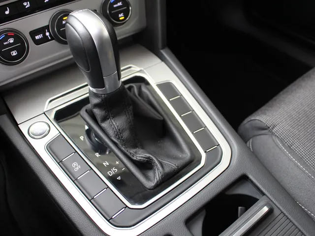 Volkswagen Passat Variant 1.5 TSI DSG Comfortline Navigatie | Camera | Trekhaak | Stoelverwarming
