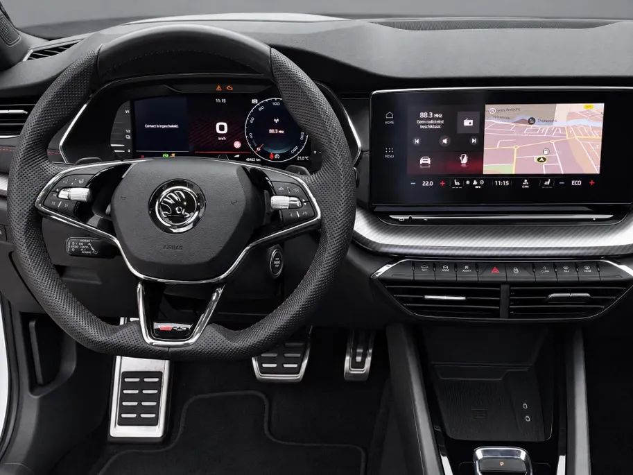 Škoda Octavia Combi 1.4 TSI RS iV PHEV 245pk DSG Business · Trekhaak inklap · Panoramadak · Camera · Head-Up Display · Dodehoeksensor · Keyless · Matrix LED ·