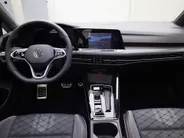 Volkswagen Golf 1.5eTSI/130PK R-Line DSG Volkswagen Golf 1.5eTSI/131PK R-Line DSG · Panoramadak · Apple/Android Car Play · Stoel & Stuurverwarming · Navigatie · LED ·