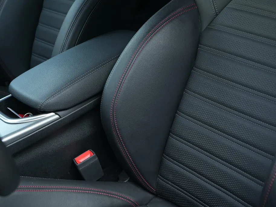 Alfa Romeo Giulia 2.0 Turbo 280 PK Competizione Q4 AWD | Harman | Veloce | 19'