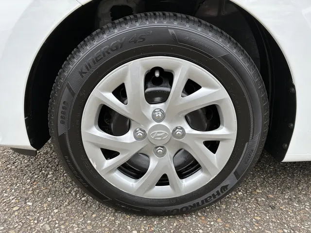 Hyundai i10 1.0i Comfort | All seasons