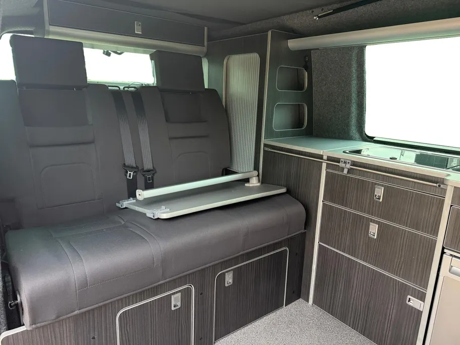 Volkswagen Multivan 150pk automaat | Camper met 4 slaap plaatsen | Volledige keuken | Navigatie | Cruise control Multivan 150pk automaat | Camper met 4 slaap plaatsen | Volledige keuken | Navigatie | Cruise control