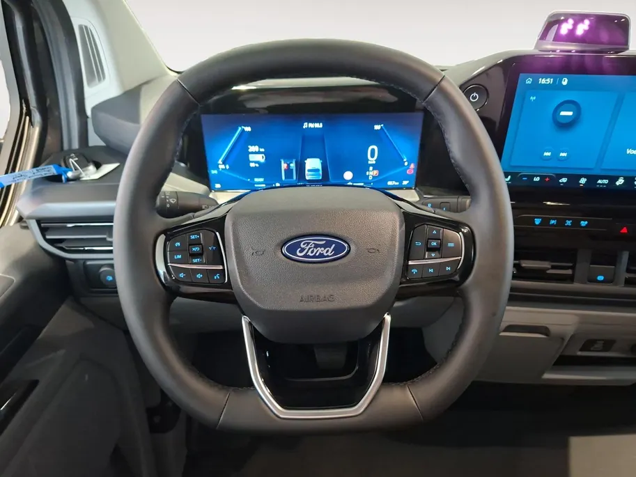 Ford E-Transit Custom 340 L2H1 Sport 71 kWh 218 pk | NIEUW TE BESTELLEN | 17' LM velgen | Laadruimtebescherming | Achteruitrijcamera | All weather banden | Trekhaak | Rijklaarprijs!