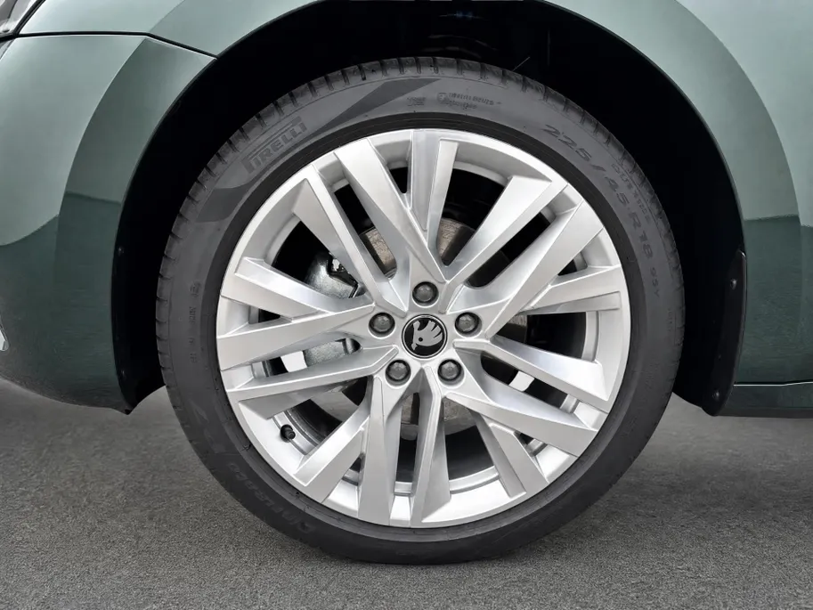 Škoda Octavia Business Edition Plus 1.5 TSI m-HEV 85 kW / 115 PK DSG | Chrome Pakket | 18'' lichtmetalen velgen | Trekhaak