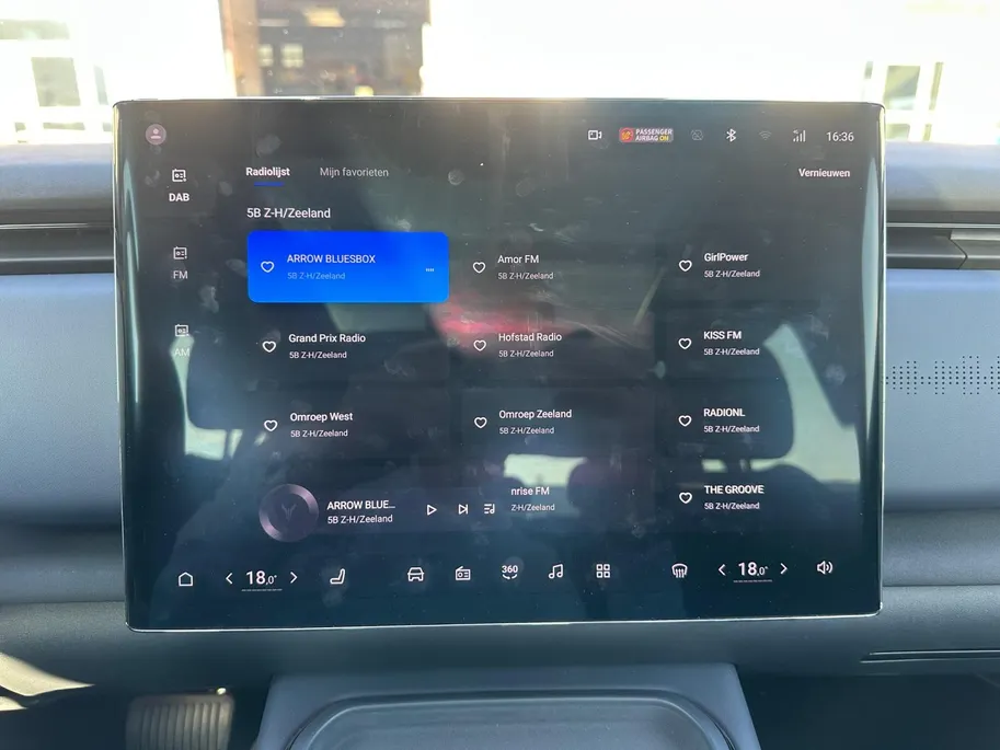 Voyah Courage Business Edition 80 kWh Full Option | Direct Leverbaar | Head Up Display | Stoel koeling,-verwarming & massage | Memorystoelen | 360 Camera | Level 3 Autonoom rijden | Schuif- & Kanteldak | Draadloze Telefoonlader | Elektrische Achterklep |