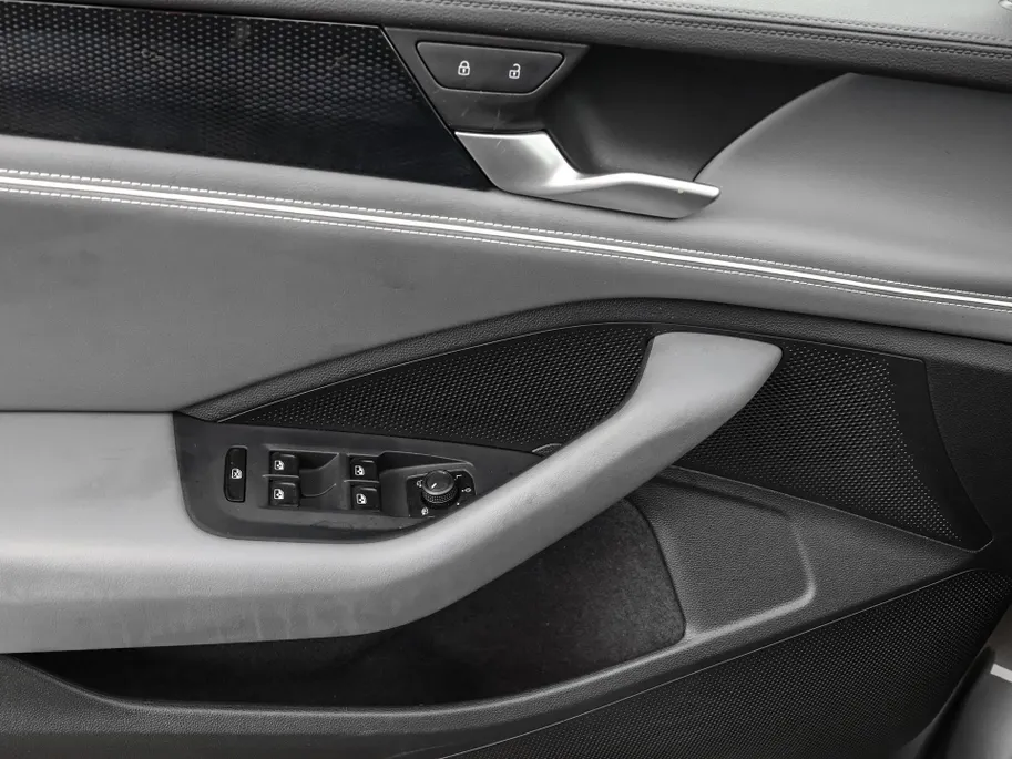 Volkswagen Passat Variant 1.5 eTSI 150pk DSG Elegance Business · Camera · Wegklapbare Trekhaak · Apple/Android Car Play · Dodehoeksensoren · P-Sensoren · 17'' Inch · Garantie t/m 18-06-2028 of 100.000