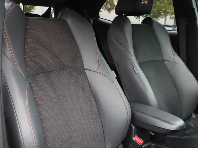 Toyota Yaris Cross 1.5 Hybrid 130 GR SPORT | HEAD-UP | JBL-AUDIO | 18'' LM-VELGEN |PARK-SENSOREN | BLIND SPOT