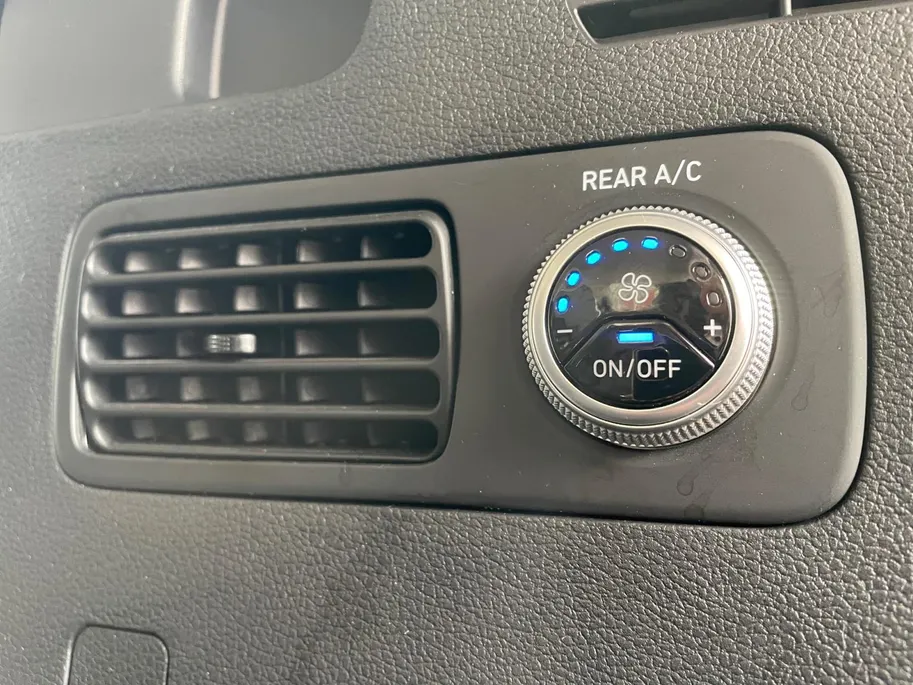 Hyundai Santa Fe 1.6 T-GDI HEV Premium 7p. | Lederen bekleding| Stoelverwarming/koeling| Stuurverwarming| Elektrische achterklep| Trekhaak| 1650 KG trekgewicht|