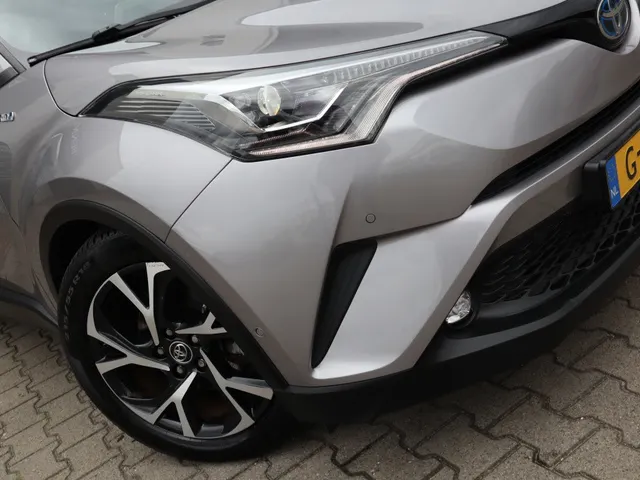 Toyota C-HR 1.8 Hybrid Style Ultimate Blindspot | Stoel en stuurverwarming | All seasons